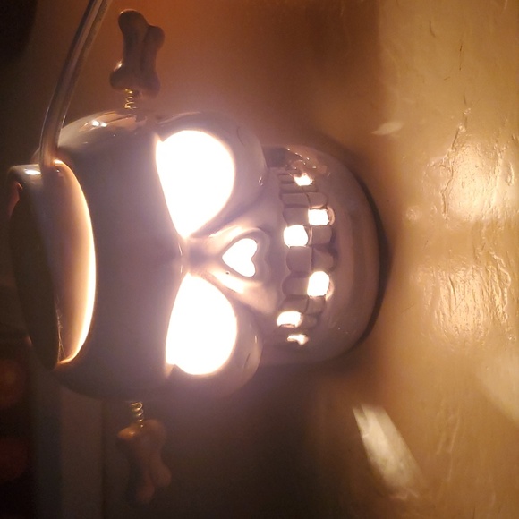 Skull Luminary Candle Holder - Picture 8 of 8